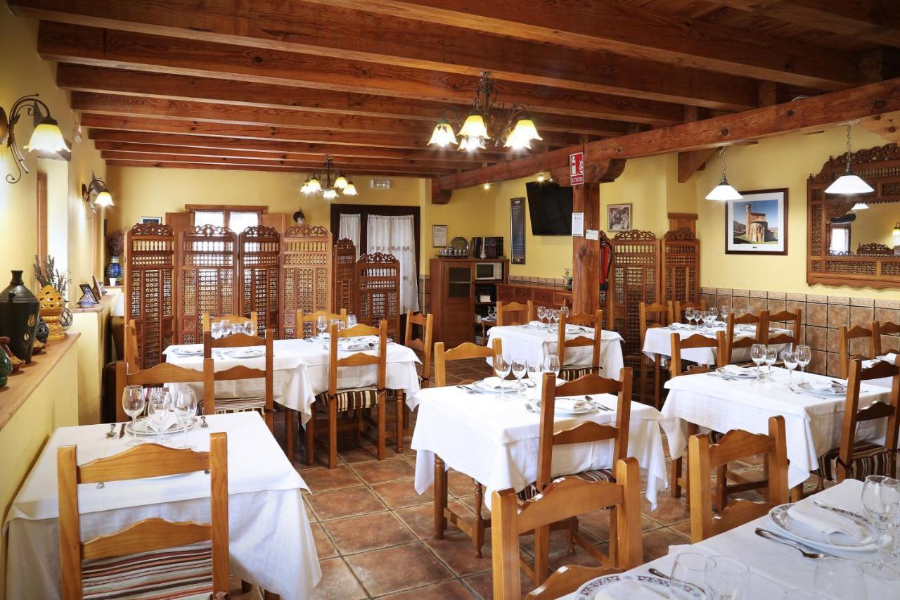 Hotel Rural La Puebla Orbaneja del Castillo Exterior photo